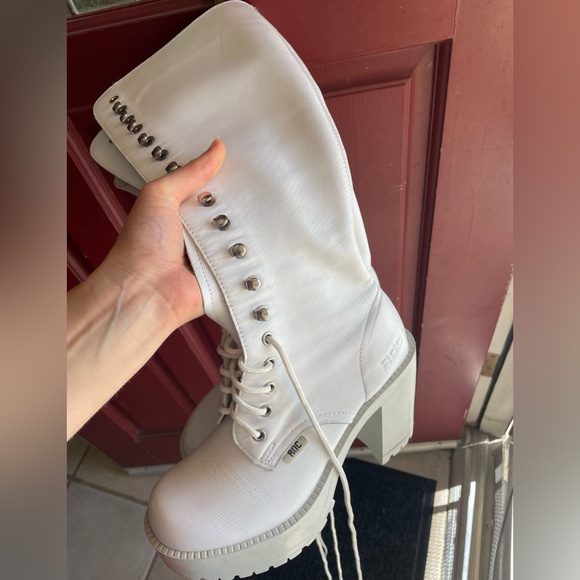ROC Australian white leather boots - Picture 2 of 9
